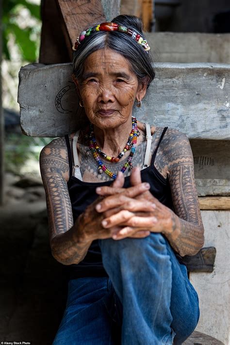 traditional filipino tattoo artist.